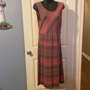 Super cute pink and gray tee shirt dress with open back.
